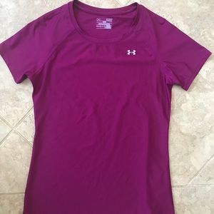 Like new Under Armour fitted women’s shirt